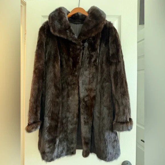 Elegant Brown Real Mink Fur Coat - Picture 1 of 7